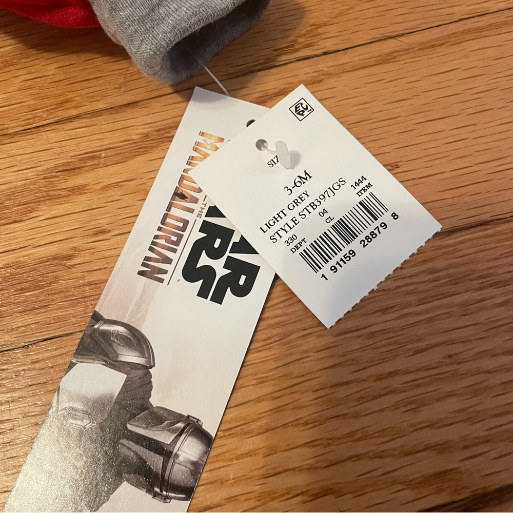 Star Wars Mandalorian gray matching sweatshirt and pant set new with tags - Picture 3 of 6